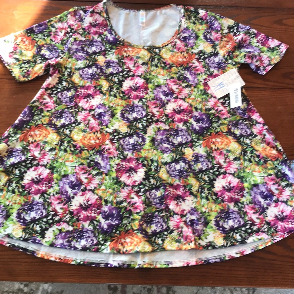 XL LuLaRoe Floral Perfect T.